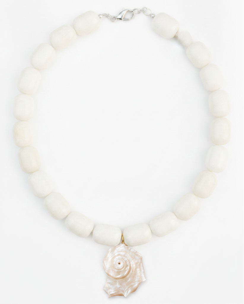 The Big white shell necklace
